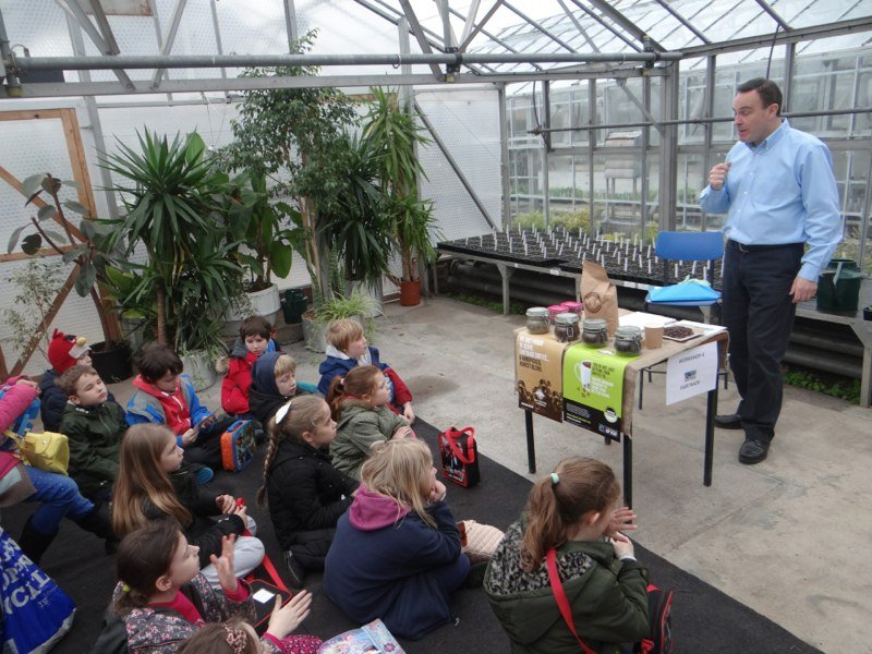 co_conscience's tweet photo. FROM COFFEE CUP TO APPLE TREES! - We has funded over 2,000 apple trees for community orchards and over 75 garden growing kits for schools! https://t.co/qVlcjBE2tN