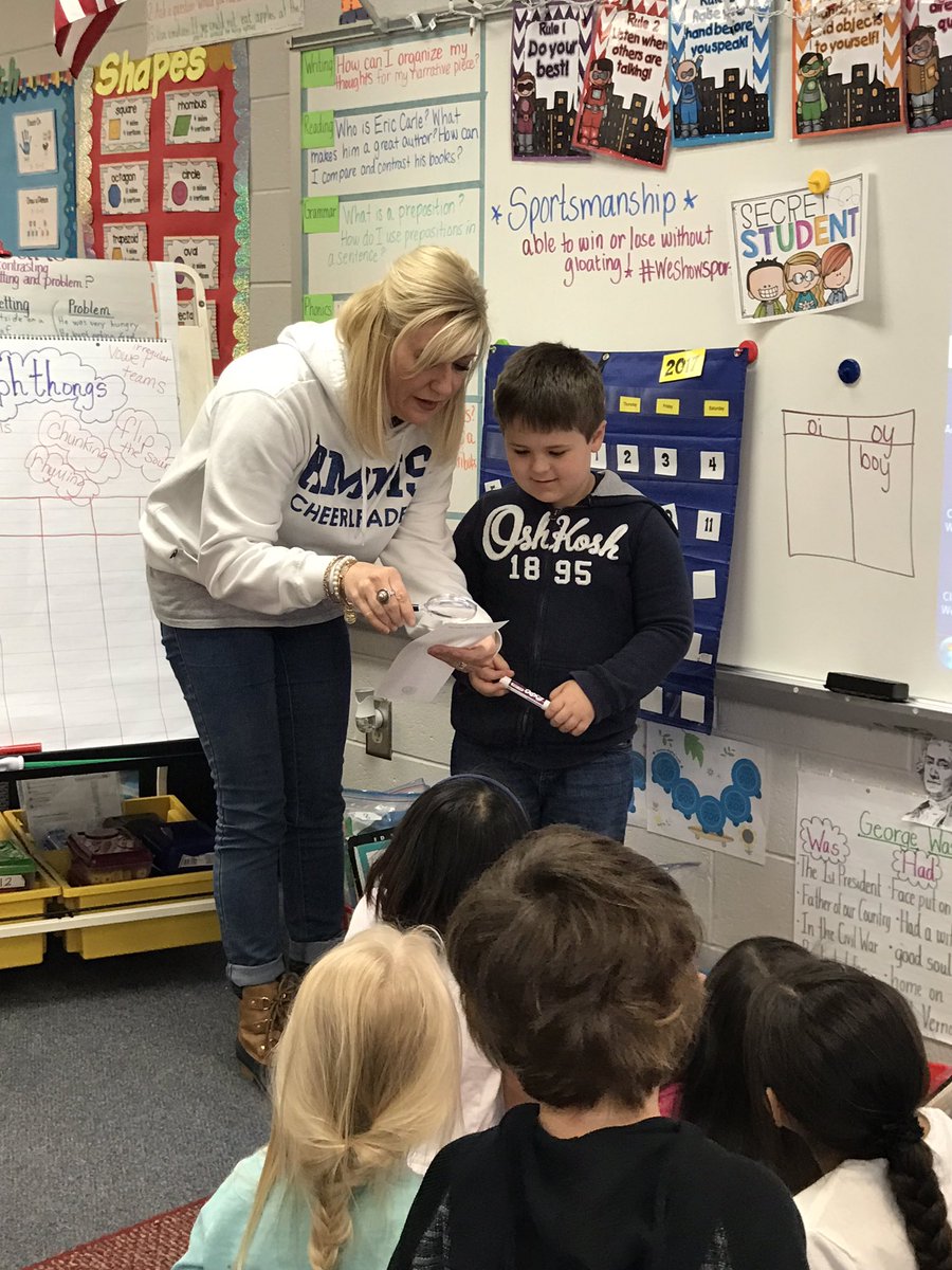 1stgradeSimeone's tweet photo. Searching for oi and ou words with a partner #besshine #welovephonics @chellecato5 https://t.co/O3ZZepwHaF