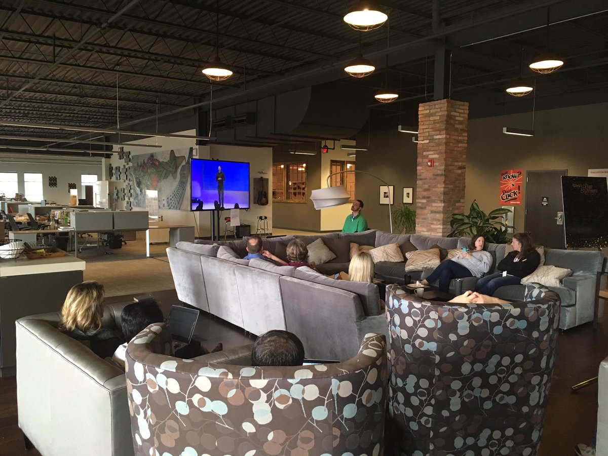 BFLeoH's tweet photo. Shawn handing off the platform discussion to @tombdugan at One Place. @Benefitfocus #winningwithculture https://t.co/M2IlGhTIIt