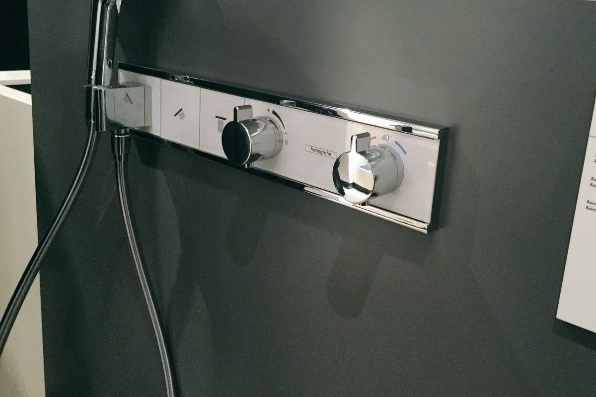 Bathroom Review tweet media
