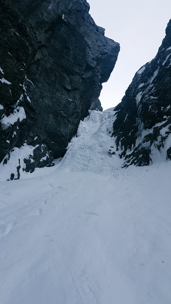 kilianj's tweet photo. Exploring deep couloirs in #romsdal 🇳🇴⛷
@salomonfreeski #xalp https://t.co/AD0LFpmZkb
