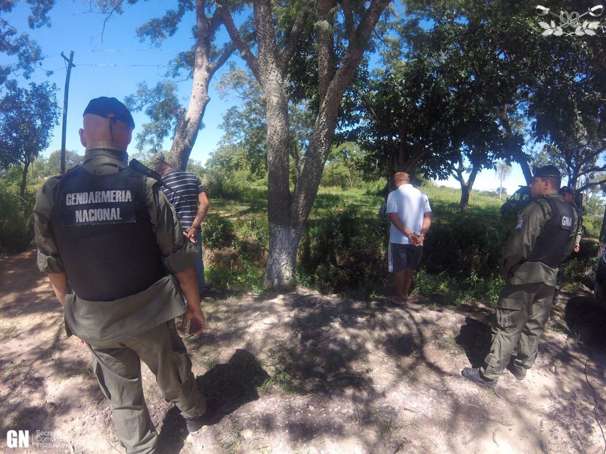 gendarmeria's tweet photo. 📷#Corrientes | Más fotografías de los allanamientos y detenciones por #narcotráfico en #Itati https://t.co/I0GG285kiW