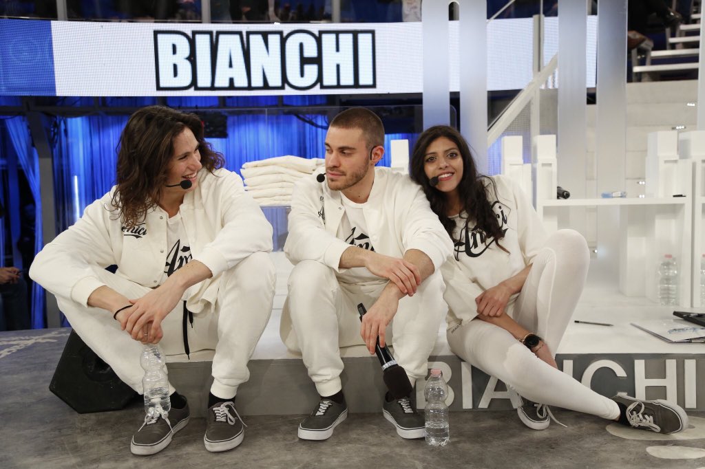 SebaMeloo's tweet photo. Squadra bianca quasi al completo ⚪️💚#Amici16 #TeamSebastianMt https://t.co/srpCmT2bNE