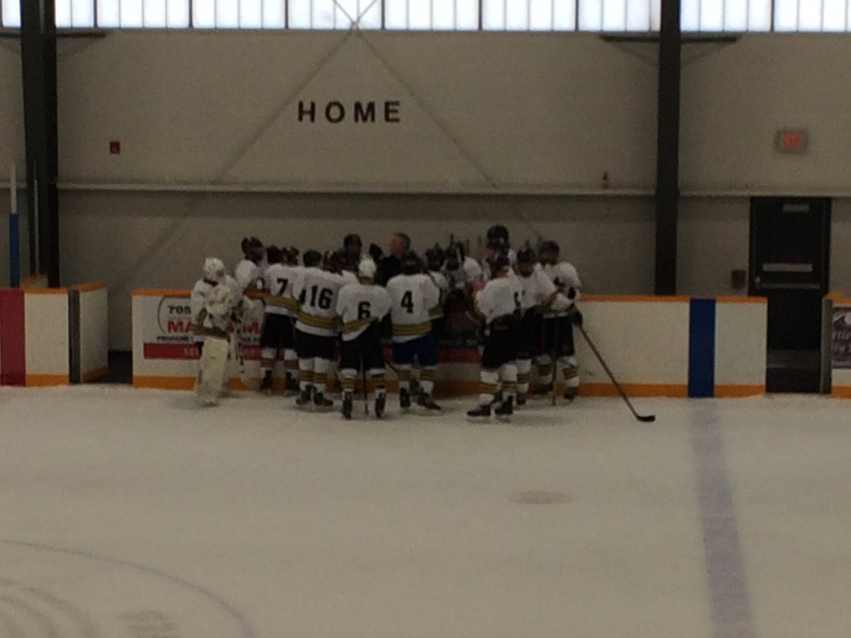 ThunderwolvesOR's tweet photo. Lakehead takes a 3-2 lead into the 3rd period over Georgian Orillia @howdyglover @LakeheadOrillia https://t.co/YpabsPD9qJ