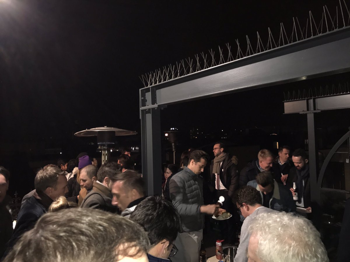 Und weiter gehts auf CASHBOARD Rooftop-Party! Vielen Dank an alle die vorbeigekommen sind. <a href="/FintechSafary/">Fintech Safary</a> #fintech #rooftopparty