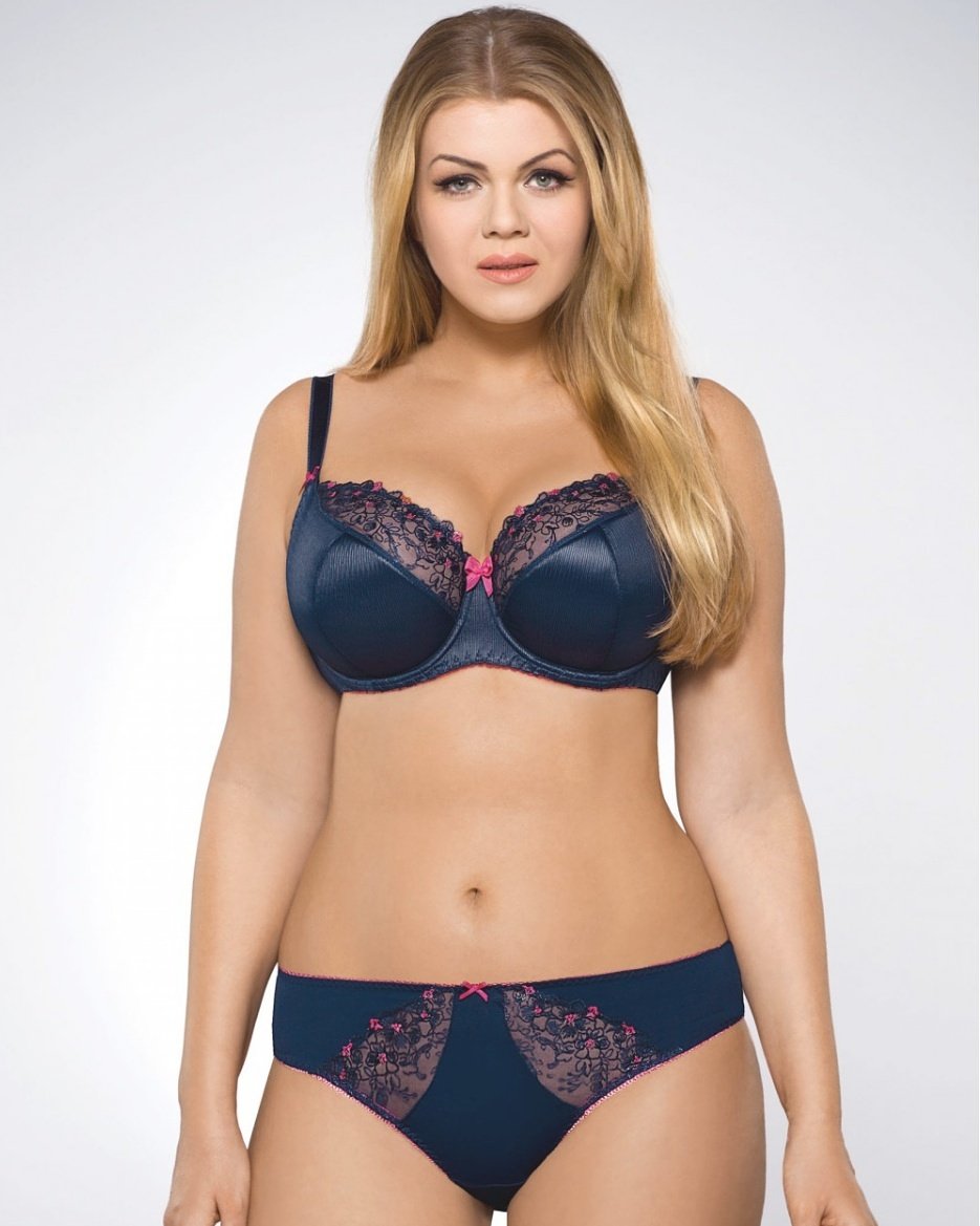 silklady_'s tweet photo. #navy #semi #padded #bra #fullcup #lace detail #pink #trim #polishlingiere #luxury #only #one #size #left in #40D #plussize 
DM for enquires https://t.co/49uKyqY91e