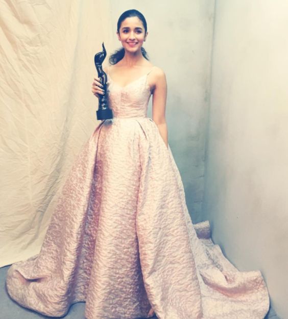 HAPPY BIRTHDAY ALIA BHATT .The best actress of Indian Cinema.The fashion icon.The ladki beautiful 