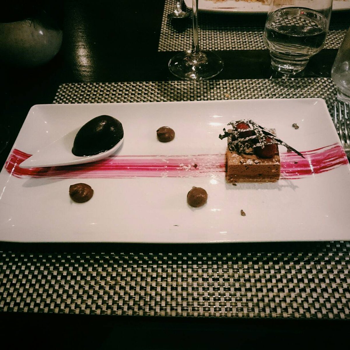 Petitgraindesel's tweet photo. #Dinner at #CafeDeLaReunion #Veyrier #familytime #mamasbirthday #chocolate #declinaison 😍😍😍 #chocolateaddict #chocolatelover #chocoaddiction https://t.co/jHwx0hIjul