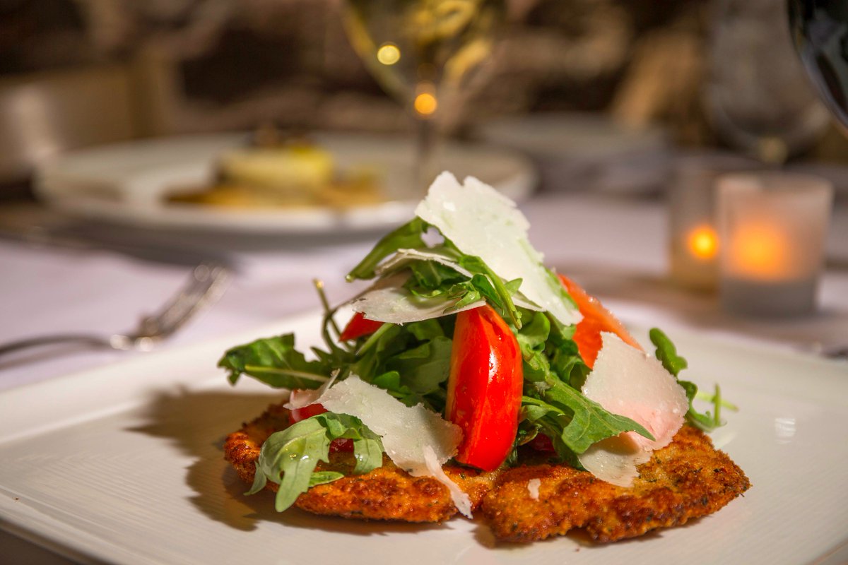 EllinaAspen's tweet photo. Always a favorite @EllinaAspen Restaurant + Bar, locals rave about the Chicken Milanese! #TreatTuesday #ellinaaspen #aspen2017 #dineoutaspen https://t.co/KmO5FXawJo