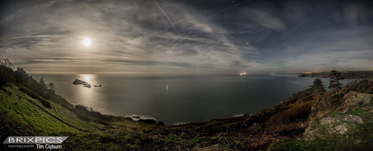 GreatDevonDays's tweet photo. #Brixham looking so calm and wonderful last night. Than you #TimClyburn for this fantastic shot https://t.co/EzGpDUjqqk