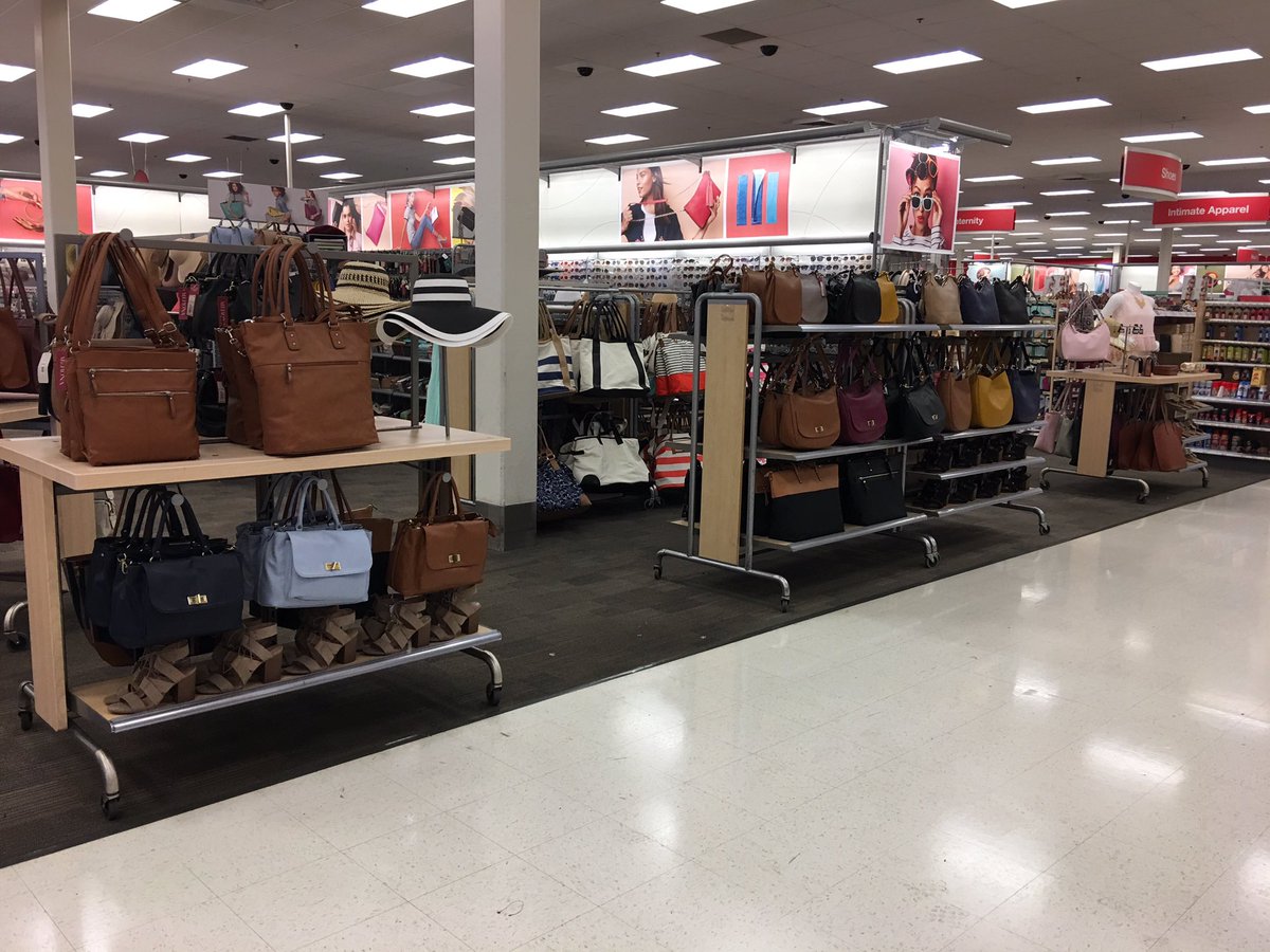 StephanieMnique's tweet photo. Made our own A&A 2.0 reinvention happen here at T1417! #shopability #impact @tracyacurry1 @Jimanton12 @angel_yanke @Proscilly https://t.co/18IzC8jIZ1