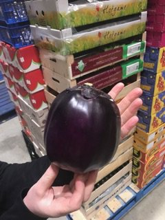 From #rungis to @oakleafeuropean! What beautiful round aubergines we do have!