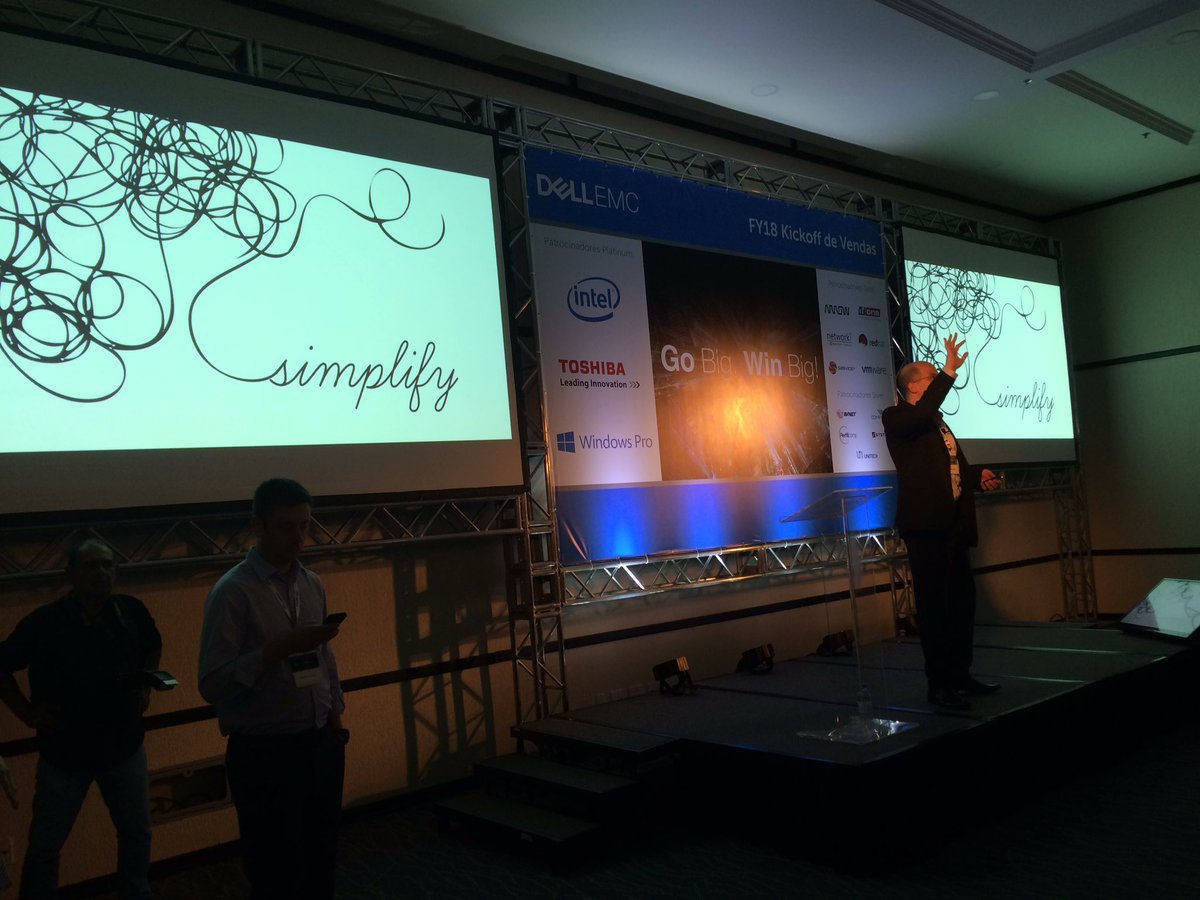 Simplify with VxRail    #vxrailbrazil <a href="/sakacc/">Chad Sakac</a> <a href="/MichaelDell/">Michael Dell 🇺🇸</a>