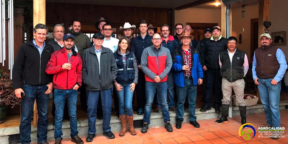 AgrocalidadEC's tweet photo. Reunión con ganaderos y entrega de certificado de Buenas Practicas Pecuarias para la producción de leche cruda  en el cantón Biblián #Cañar https://t.co/zhdrIeo3Lb