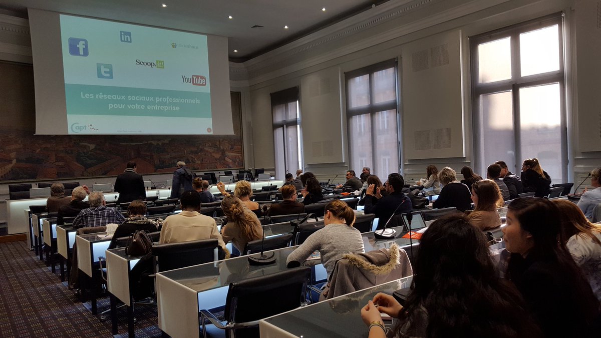 CaptinFr's tweet photo. #DevComToulouse La conférence démarre dans 1 mn 😊 #socialselling @CCIToulouse https://t.co/1rj30uFqmW
