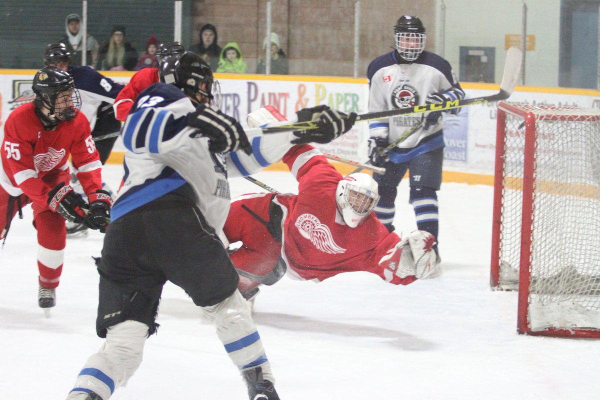 DarrylSmart1's tweet image. .@PDjuvy revel in improbable journey to @HometownHockey juvenile finals. Now they're tied up 3-3 norfolknews.ca/sports-story/7… @pdmha