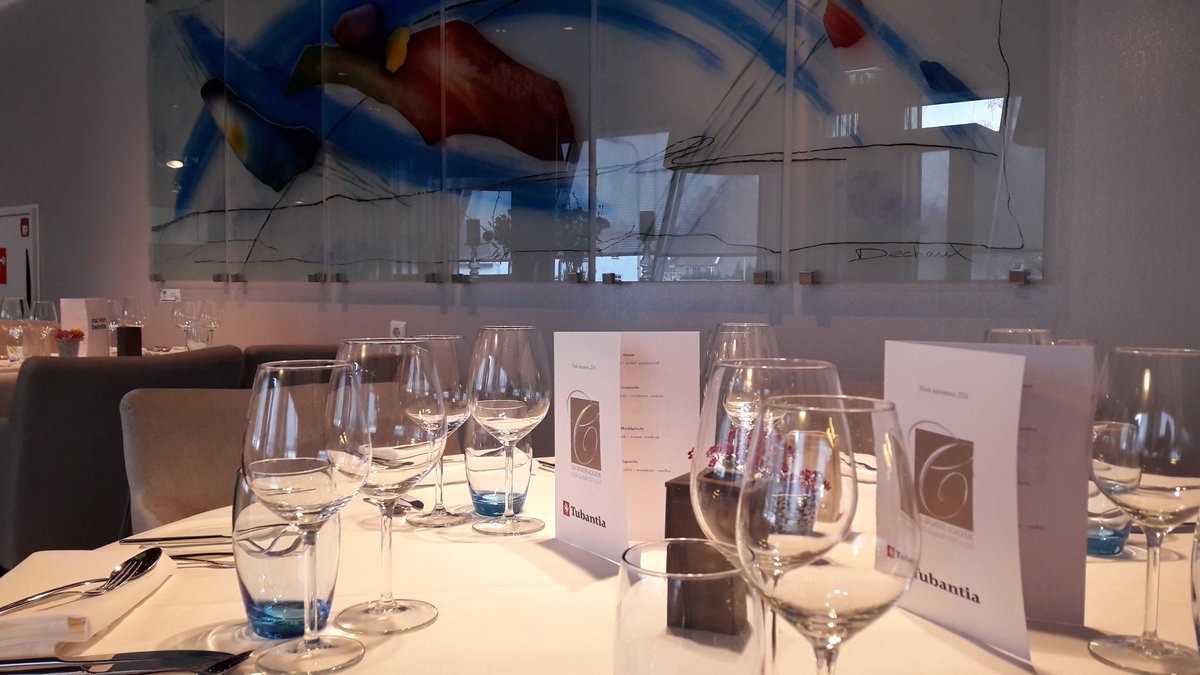 DolfRuesink's tweet photo. Vanavond ben ik ceremoniemeester bij finale #lezersmenu #tubantia @RocTwenteHoreca https://t.co/ATnTIsimwC