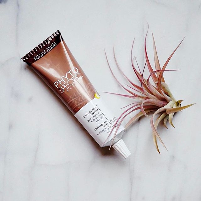 PhytoSpecificUS's tweet photo. Cleansing Care Cream is designed to address curly hair. This no-lather formula gently cleanses and deeply moisturizes the scalp. https://t.co/Er8V6b9EmE