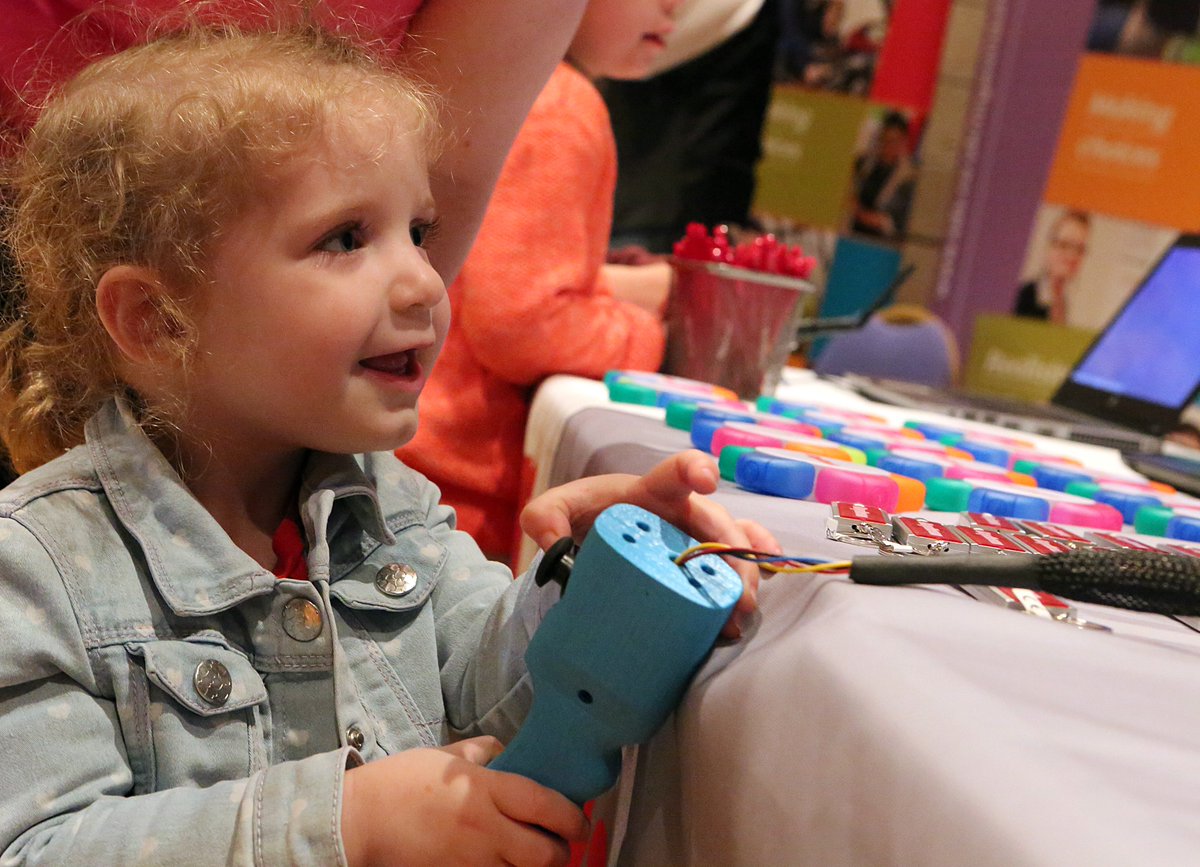 Save the date for 2017 Fife Science Festival - 27-28 May (Cowdenbeath) &amp; 3-4 June (Glenrothes) #FSciFest #experiments #sciencecareers