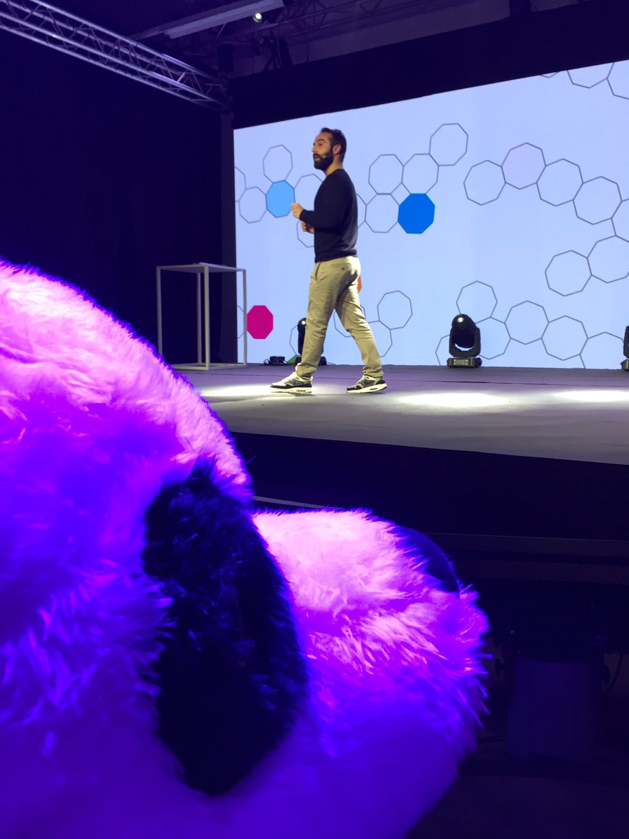 1jeune1logement's tweet photo. Je m'inquiète! L'intelligence artificielle pour bientôt? Un Panda assistant artificiel ? non! On va pas me remplacer? #CEOD2017 @comenorday https://t.co/i8gTXO5fe1