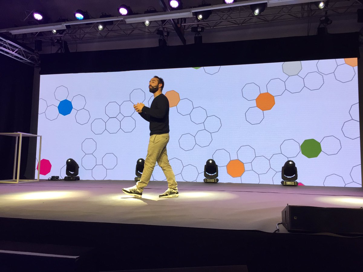 1jeune1logement's tweet photo. Je m'inquiète! L'intelligence artificielle pour bientôt? Un Panda assistant artificiel ? non! On va pas me remplacer? #CEOD2017 @comenorday https://t.co/i8gTXO5fe1