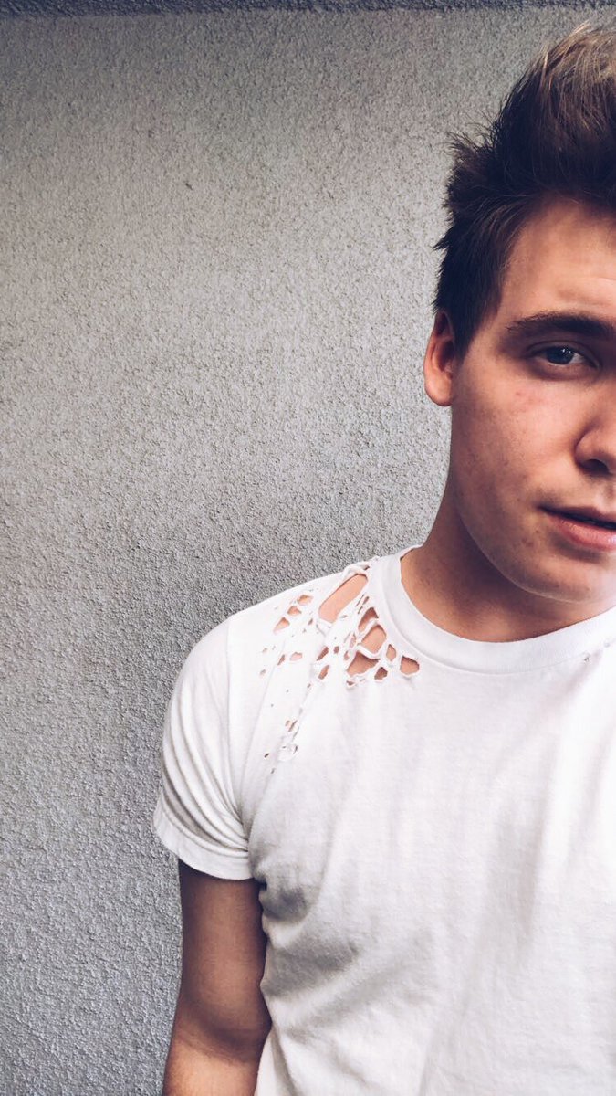 GraysonHunterG's tweet image. Rt for a follow and a dm