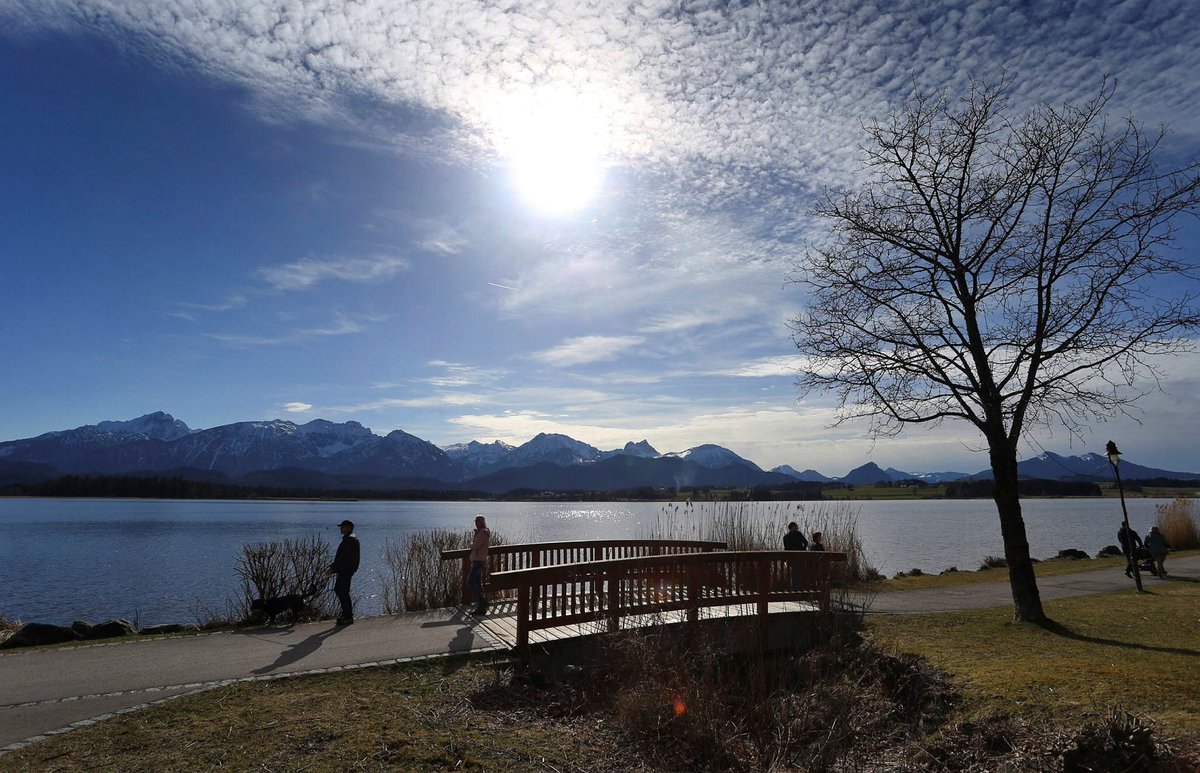 rrk1987's tweet photo. #people enjoy sunny weather at Lake #Hopfensee near #Bavarian village of #Hopferau #Germany March 11, 2017. (dpa via AP) https://t.co/0hmQ4n9HGT