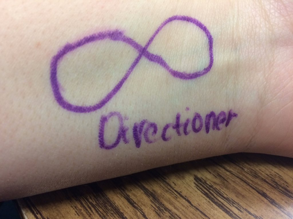 FINEKIWl's tweet image. #directionerday close enough