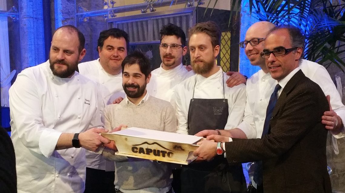 lsdm_official's tweet photo. I 5 chef finalisti del #caputochefproject prepareranno il pane ufficiale a #LSDMPaestum #LSDM10 #LSDM2017
https://t.co/w1xc77YkE7 https://t.co/juO3sFjHDd