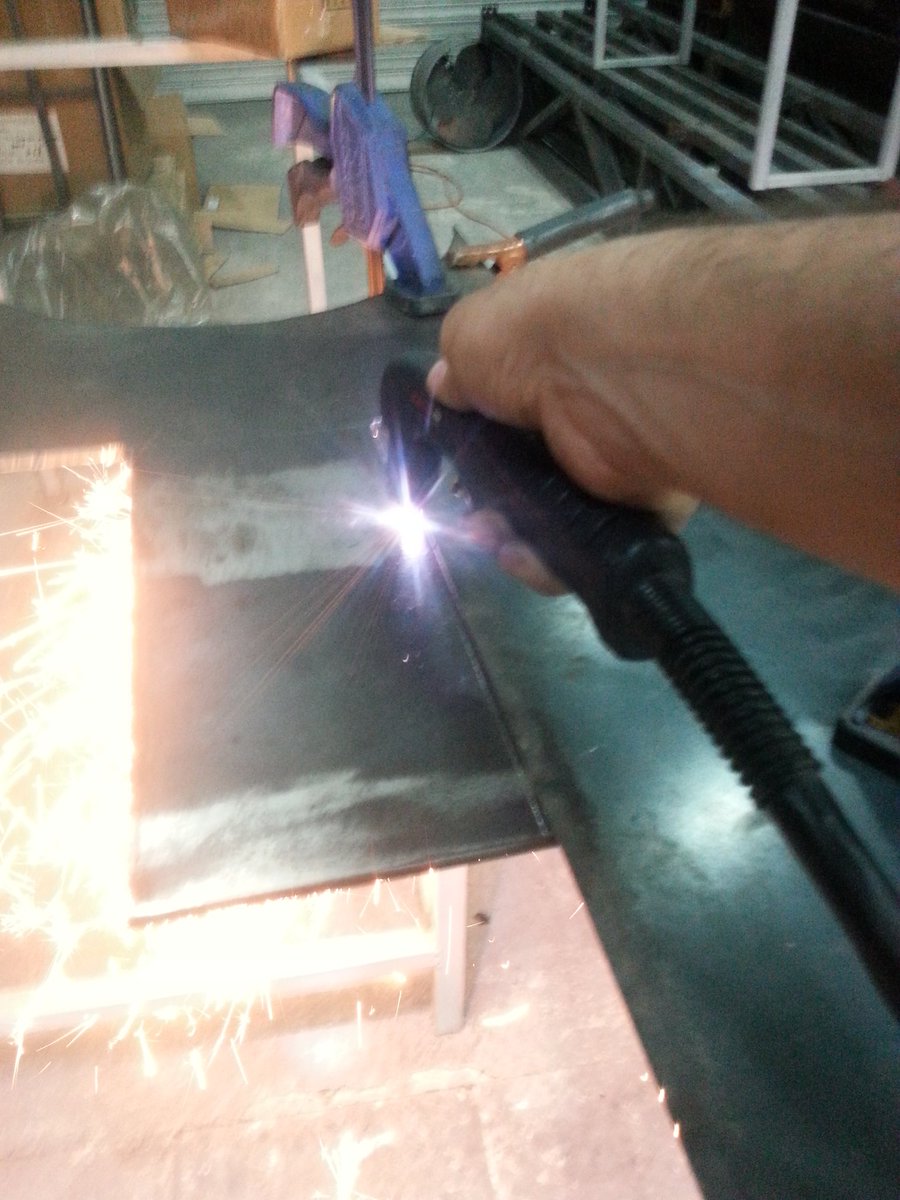 androidoss's tweet image. Plasma cuntting 1/4&quot; steel plate like a butter.  #robocore #robogames #battlebots #ukrobotwars #robot