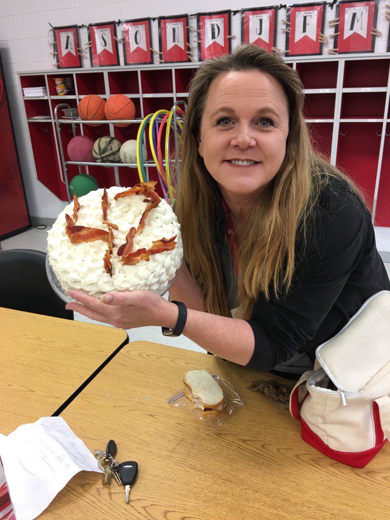 sam_dilliner's tweet photo. Thanks Dawn @dmt2teach for my awesome birthday cake!!!! Love you! https://t.co/c9sGDUKPzu