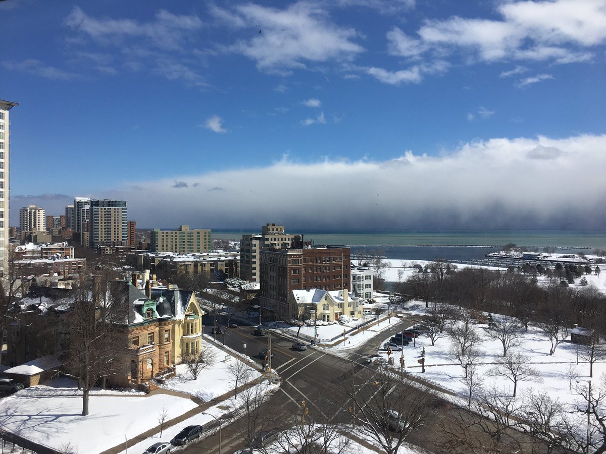 BenHandelman's tweet photo. That Lake effect snow over the lake looks so cool from sunny Milwaukee. @FOX6Weather @fox6now https://t.co/Ul7inVyAdm