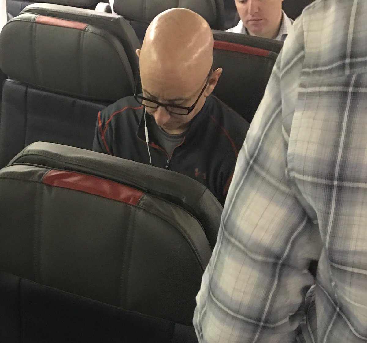 steputrip's tweet photo. My buddy @bjkleinn spotted #notsvp flying today @SportsCenter @espn @notthefakeSVP #notscottvanpelt https://t.co/QeQ0yIvngL