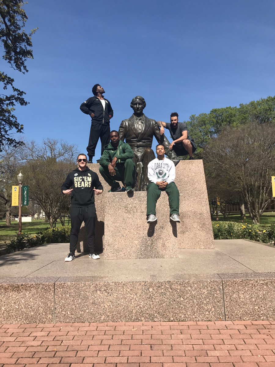 bugoblins's tweet image. When Ol' Judge wants to be apart of the crew! #SquadGoals