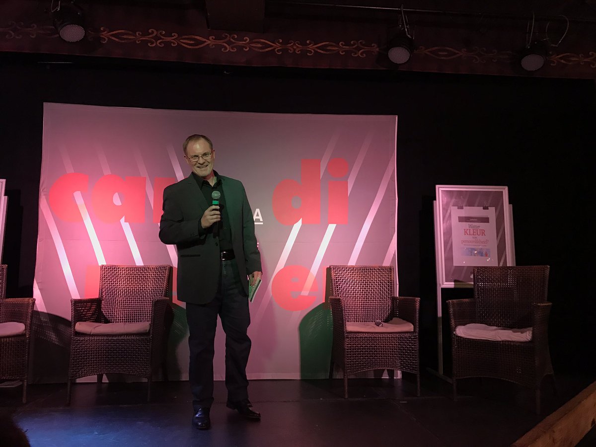 Boek bekendstelling van #ekwil#ekkan#eksal saam met mede-skrywers <a href="/finessetydskrif/">Finesse Voelgoed Tydskrif</a> <a href="/maroelamedia/">Maroela Media</a> <a href="/LizelleSnyman13/">Lizelle Schoeman</a>