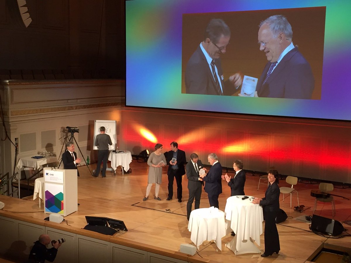 EHB_HEFP_SUFFP's tweet photo. #event #SFIVET Awarding of ENTERPRIZE by Federal Councillor Schneider-Ammann https://t.co/AXLiaADYGw