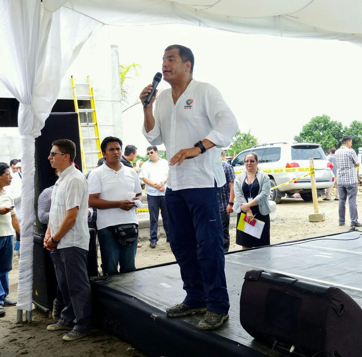 SECOB_Ec's tweet photo. .@MashiRafael participa en carpa explicativa del #CSNobol.Obra que se construye gracias a las políticas sociales del Gob. de la #Revolución. https://t.co/EyC5MUvTLL