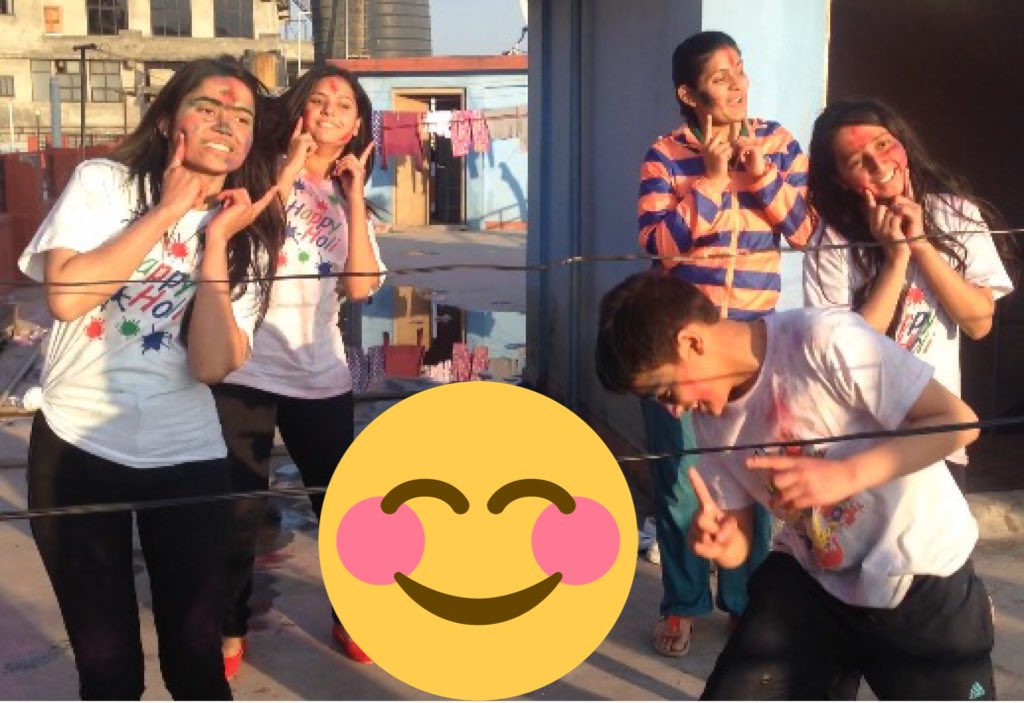 Asmitadahal15's tweet photo. #Holi2017 #dance_program https://t.co/odSjUn5HMo