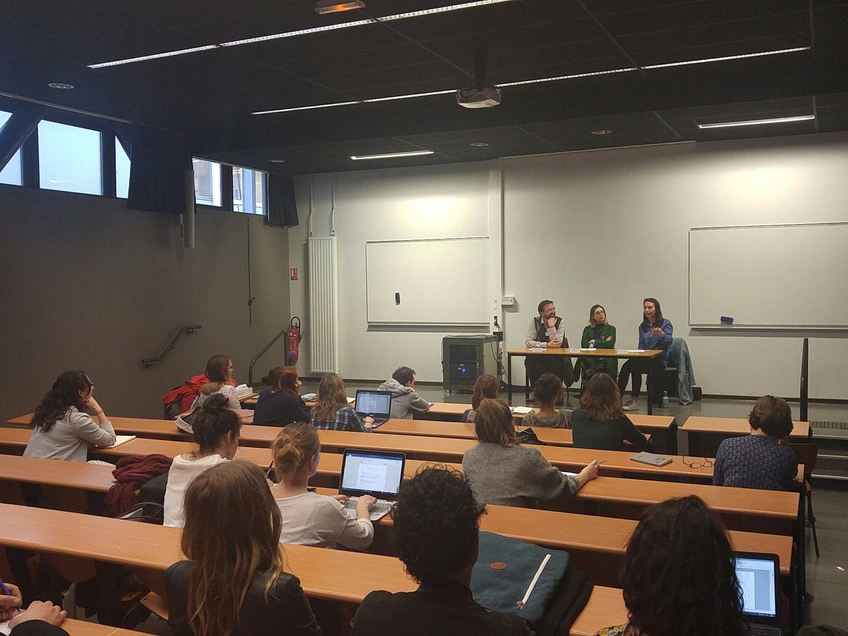 brigittechotel's tweet photo. Début de la conférence #alumniUP3 avec  #ClaireCousin et @juliettemedelli sur le thème "Comment mener son projet professionnel"  #théâtre https://t.co/aN2BMOmf9i