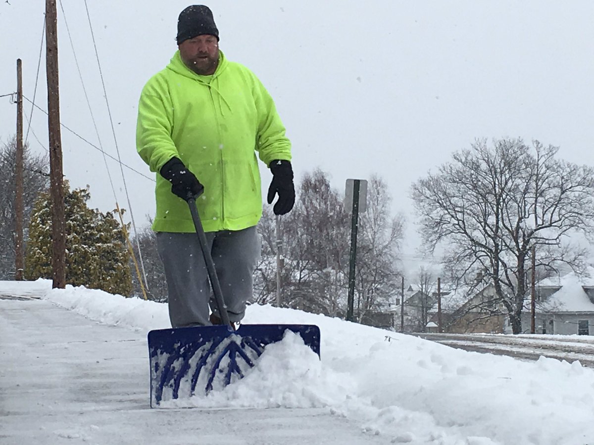 BridgeStewart15's tweet photo. Hear from a cardiologist at @pennhighlandshc on how snow shoveling may increase risk of a heart attack tonight @WJACTV https://t.co/yy5xUxZFGK