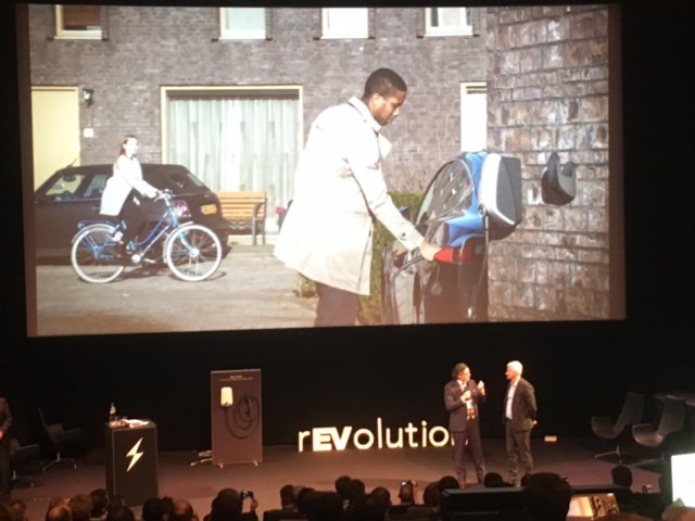ENGIEInnov's tweet photo. Thierry Lepercq and Kristof Vereenooghe announce the acquisition of @evbox by @ENGIEgroup #rEVolution17  https://t.co/EPEAEhQsfz https://t.co/JYgNPnwXln