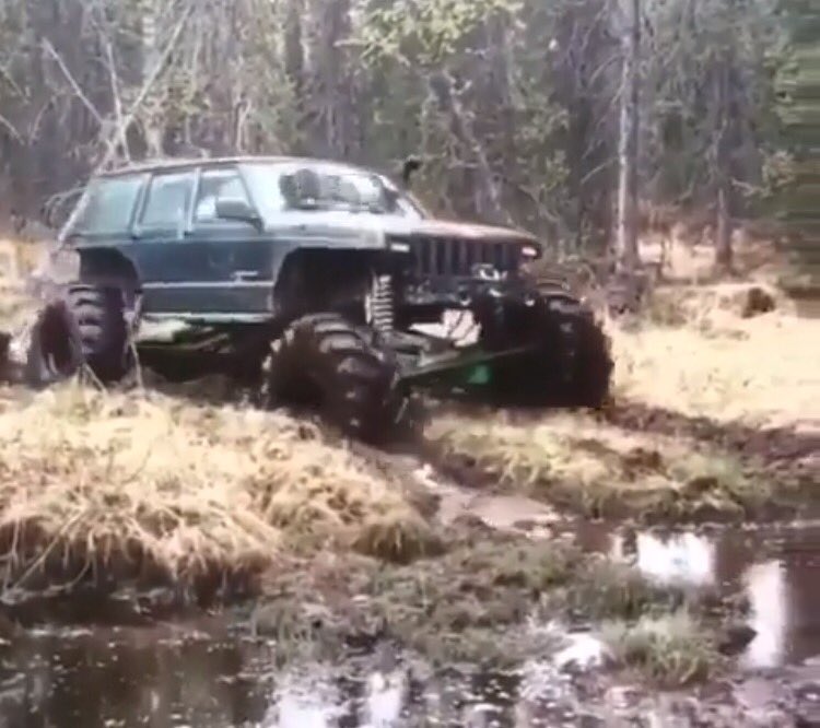 Jeep_Community's tweet photo. Holy #TireTuesday, batman! What a beast!! #JeepCommunity #Tires #Mud #MuddingTires #Cherokee #ItsAJeepThing #GotTires #4x4 #Offroading https://t.co/fVcbrnGqh3