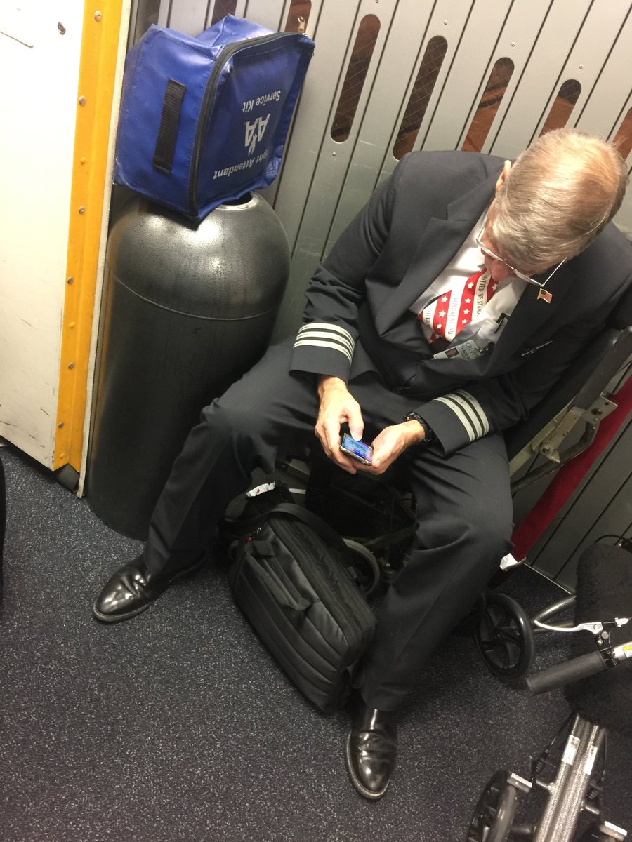Boarding a plane. This is my pilot playing candy crush.🍬 #addicted #focused #NoJoke