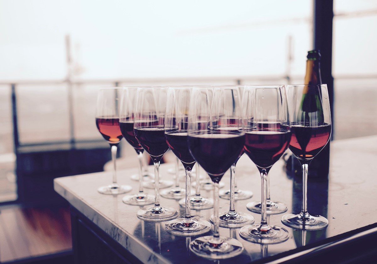 cidadaniaja's tweet photo. Dificilmente você encontrará no continente um vinho de diferentes vinícolas com o mesmo sabor e aroma. https://t.co/ehli8AwErC https://t.co/yjAQXG66Hs