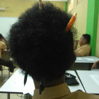 Artis pustek hehehe ✌ jangankan pulpen, kandang ayam juga masuk hihihi 😁