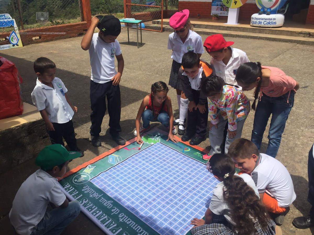 GoberCaldas's tweet photo. .@PDACaldas se toma las Inst.Educativas del Depto por #H2OY; se busca que los estudiantes tomen conciencia sobre el cuidado y uso del agua. https://t.co/YGwMNclsjS