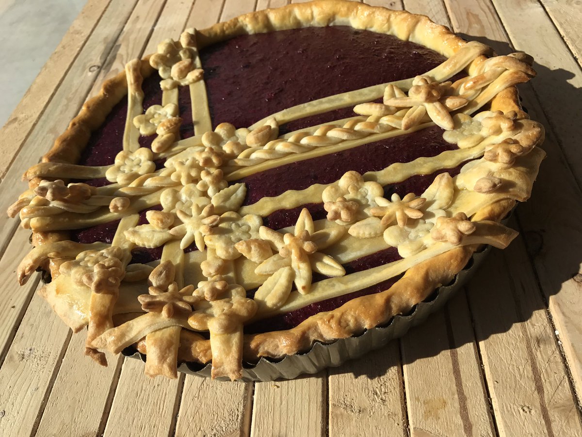 mrianvickers's tweet image. #PiDay @elements204 chef Jessica finished this strawberry/blueberry beauty. Get it while it lasts $6.50 a slice