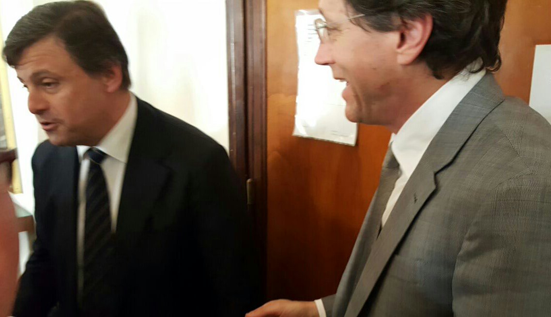 FIBAnews's tweet photo. #Fiba @Confesercenti 
Costruttivo incontro con ministro @CarloCalenda su DDL #Balneari #Spiagge 
https://t.co/T9SYTqqXKc https://t.co/MukHBzOFdL