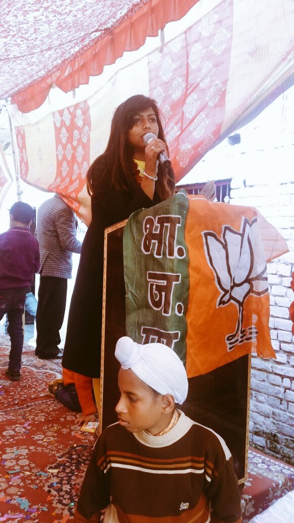 SimranSam11's tweet image. During elections motivateing girls youth