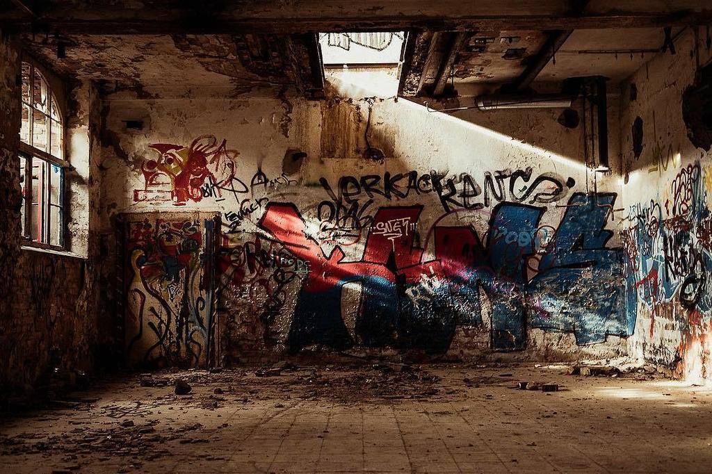 SBH2O's tweet photo. #sunlights #darkmood #hannoverliebt #hannoverstagram #hannover #urban #urbanart #urbanexpl… https://t.co/eDhk3mEPfO https://t.co/l1yeMBICNP